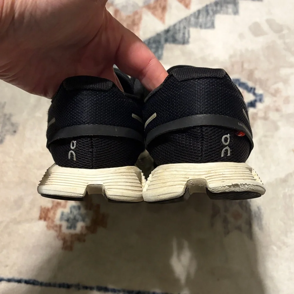 On Running Womens Black and White Sneakers size 6.5 - Picture 3 of 12